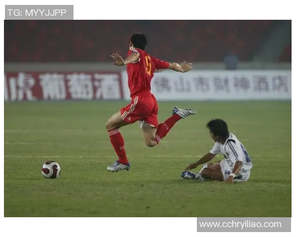 挑战极限模仿足球明星射门比赛展现你的足球技巧与风采