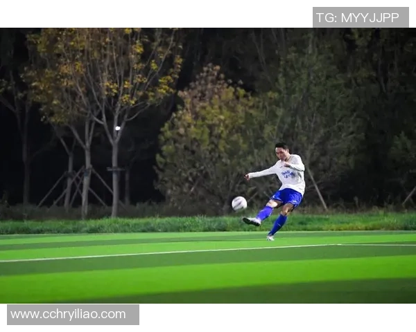 足球明星射门训练视频揭秘技巧与训练方法提升你的射门水平